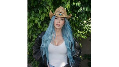 Megan Fox blue hair